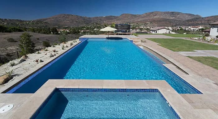 StoneScapes Puerto Rico Blend Large: Aqua White Large — water color and installed finish
