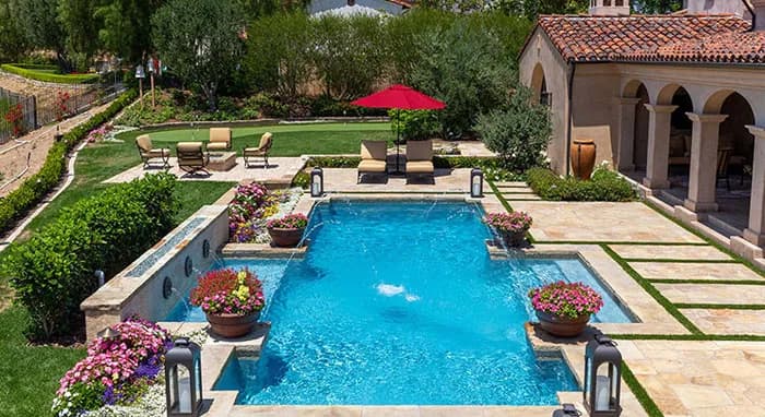 StoneScapes Puerto Rico Blend Small: Aqua White Small — water color and installed finish