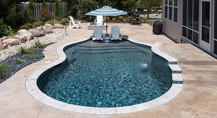 StoneScapes Regular Pebbles: Black — water color and installed finish