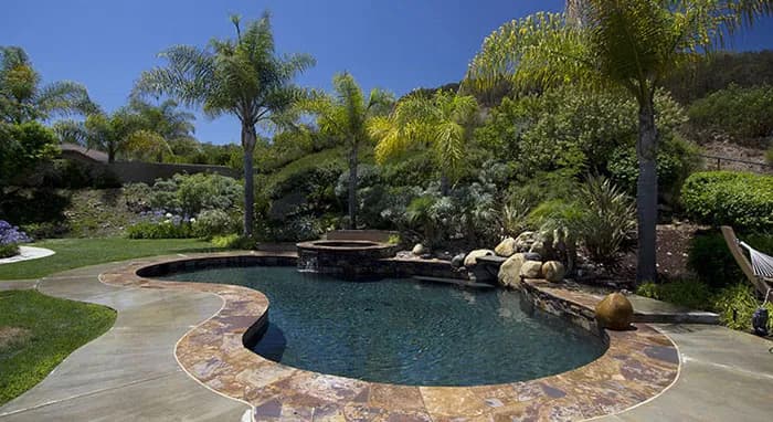 StoneScapes Puerto Rico Blend Large: Black Large — water color and installed finish