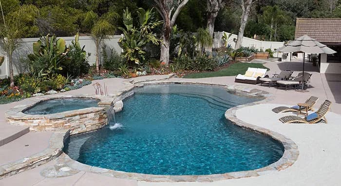 StoneScapes Puerto Rico Blend Small: Tahoe Blue Small — water color and installed finish