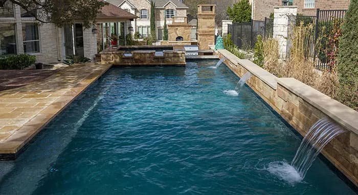 StoneScapes Puerto Rico Blend Small: Tropics Blue Small — water color and installed finish