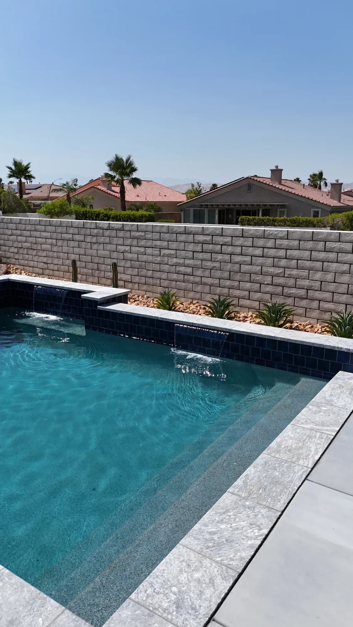 Custom pool with integrated lighting