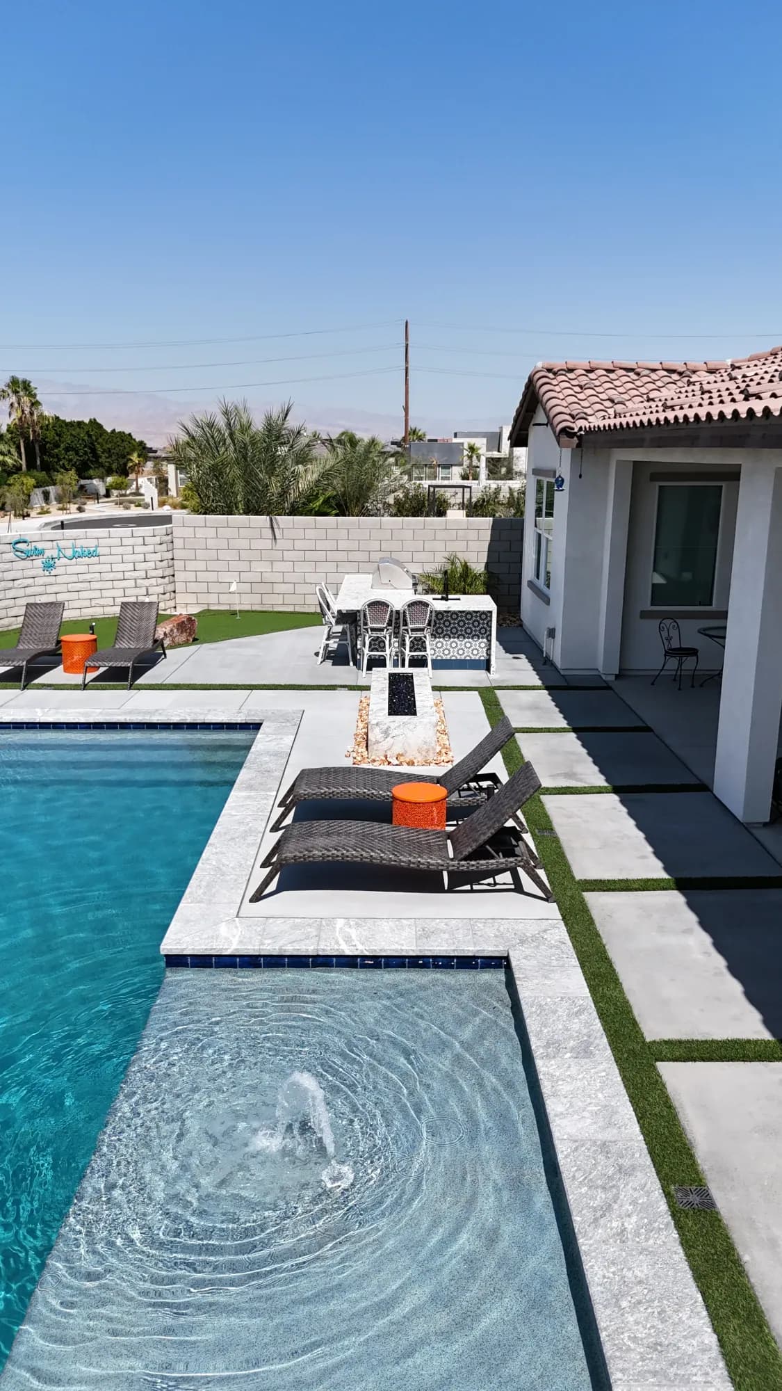 Custom pool surface and spa detail